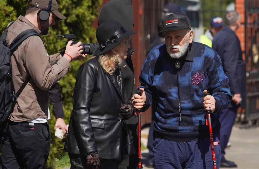 Церемония прощания с модельером Вячеславом Зайцевым состоялась в Щелкове 11 фото