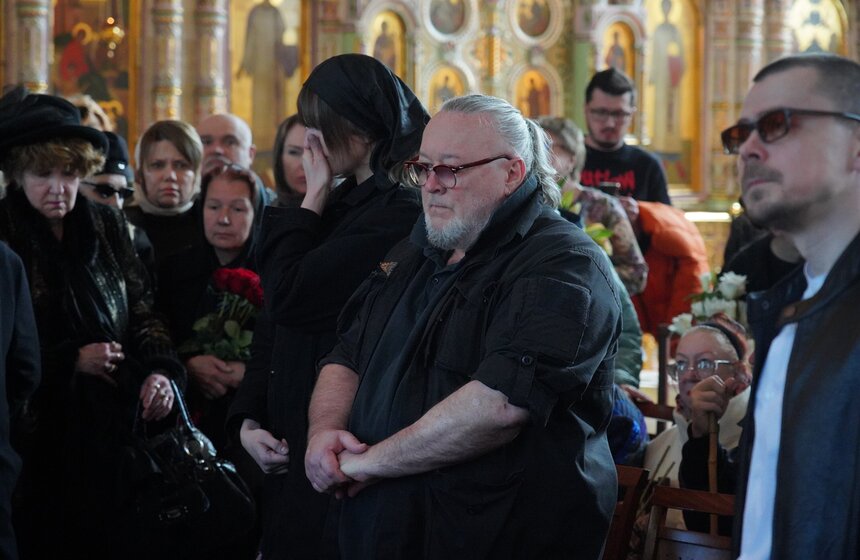 Церемония прощания с модельером Вячеславом Зайцевым состоялась в Щелкове 8 фото