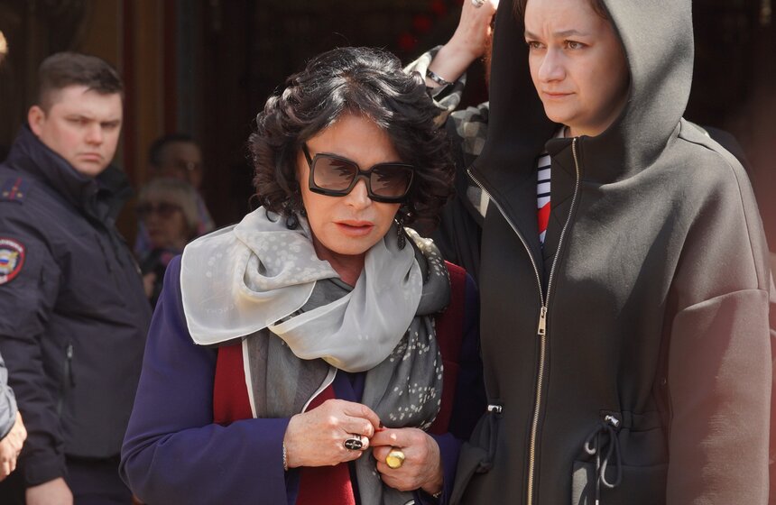 Церемония прощания с модельером Вячеславом Зайцевым состоялась в Щелкове 16 фото