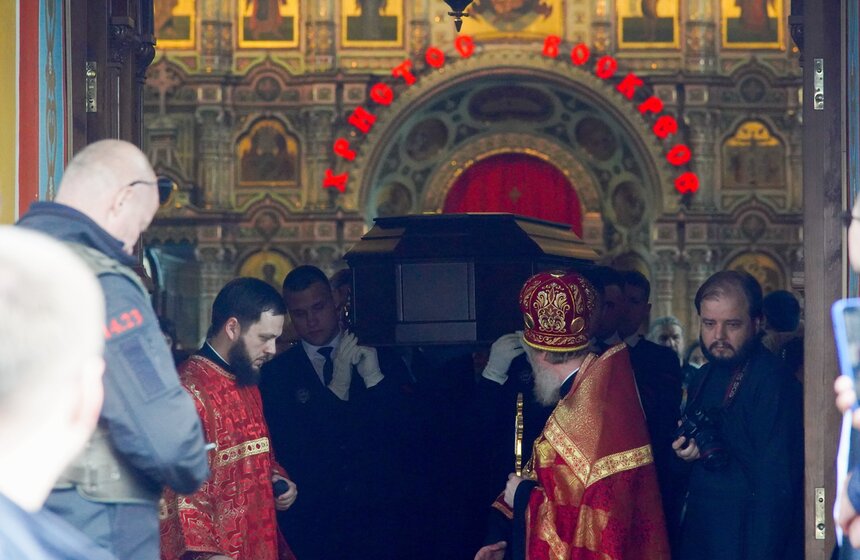 Церемония прощания с модельером Вячеславом Зайцевым состоялась в Щелкове 17 фото