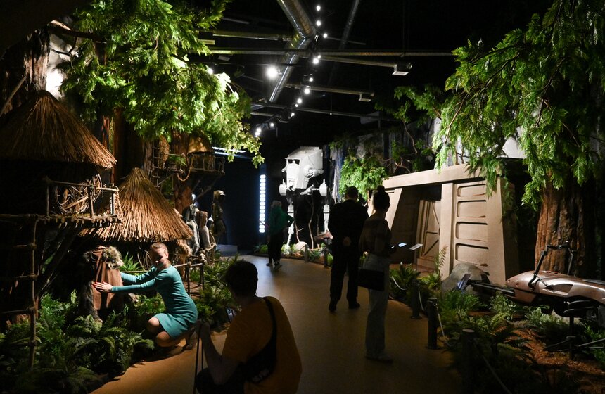 Выставка-косплей "В далекой-далекой Галактике" открылась на ВДНХ 22 фото