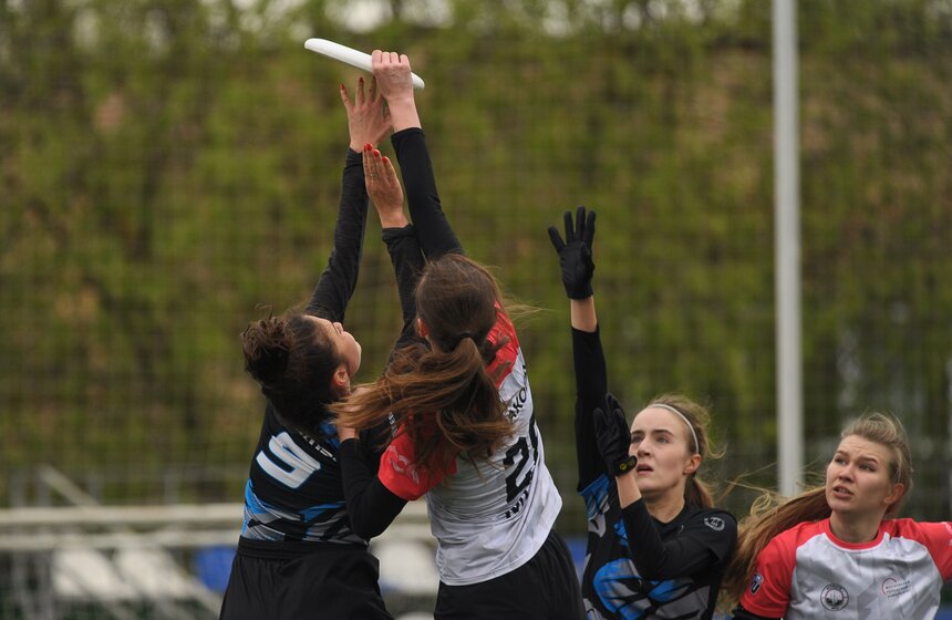 Студенческий турнир по алтимат фрисби "Кубок Конструкторов" состоялся в парке "Останкино" 10 фото