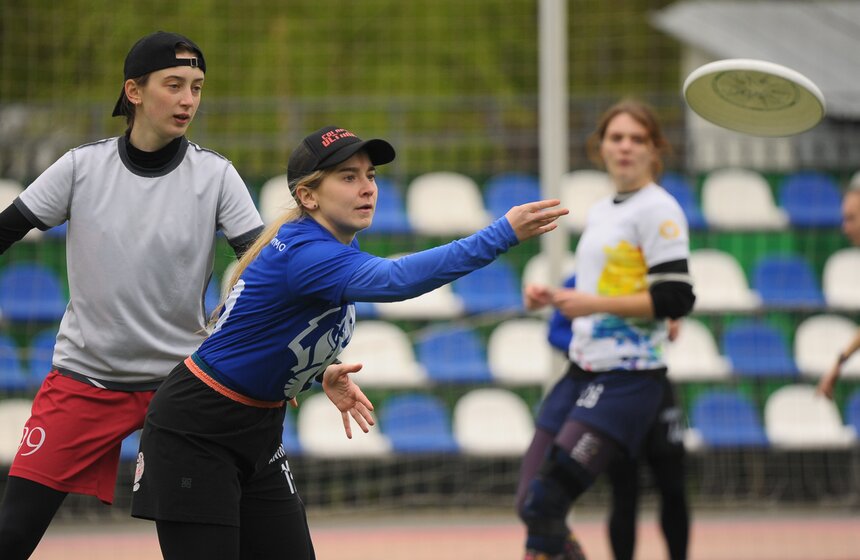 Студенческий турнир по алтимат фрисби "Кубок Конструкторов" состоялся в парке "Останкино" 6 фото