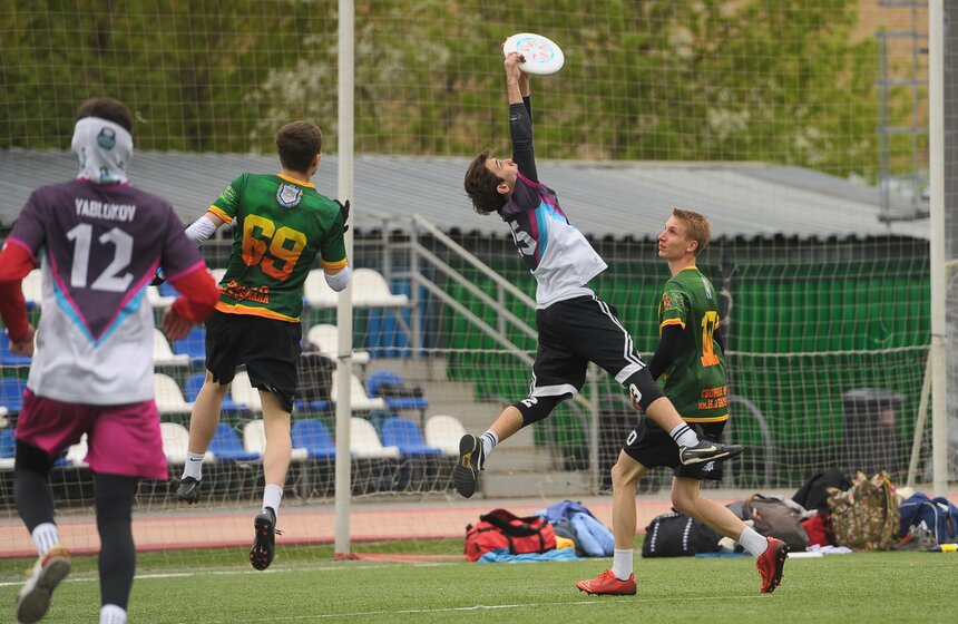 Студенческий турнир по алтимат фрисби "Кубок Конструкторов" состоялся в парке "Останкино" 3 фото