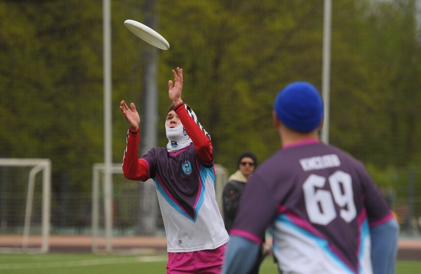 Студенческий турнир по алтимат фрисби "Кубок Конструкторов" состоялся в парке "Останкино" 17 фото