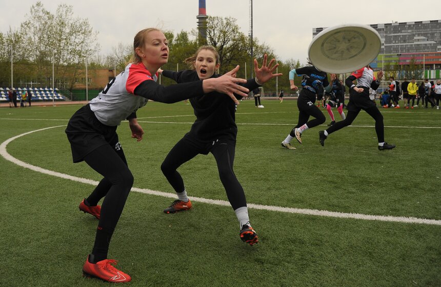 Студенческий турнир по алтимат фрисби "Кубок Конструкторов" состоялся в парке "Останкино" 11 фото