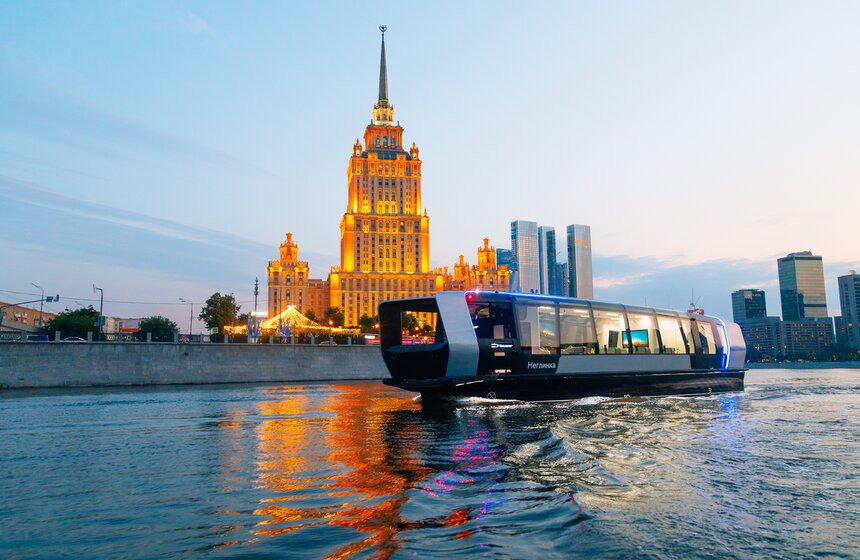 В Москве запустили первый в мире регулярный речной маршрут на электротранспорте 12 фото