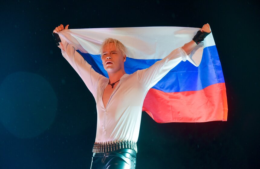 Почти 40 тысяч человек пришли на общегородской выпускной в Парке Горького 33 фото