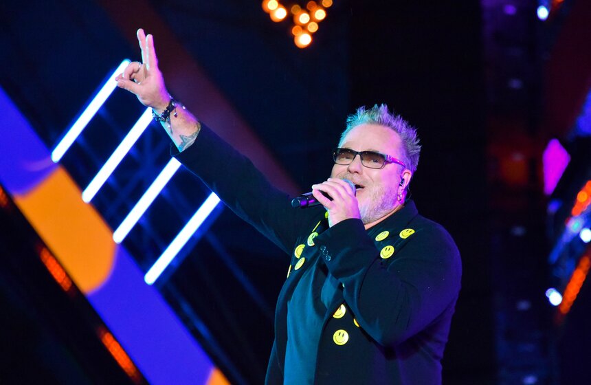 Почти 40 тысяч человек пришли на общегородской выпускной в Парке Горького 27 фото