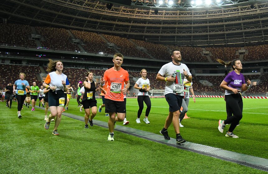 "Ночной забег" прошел в Москве 8 фото