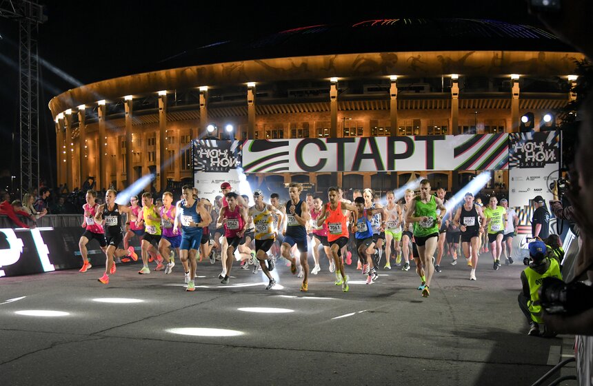 "Ночной забег" прошел в Москве 4 фото