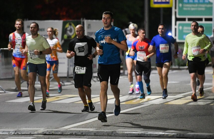 "Ночной забег" прошел в Москве 5 фото