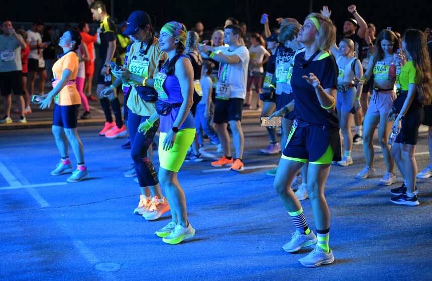 "Ночной забег" прошел в Москве 1 фото