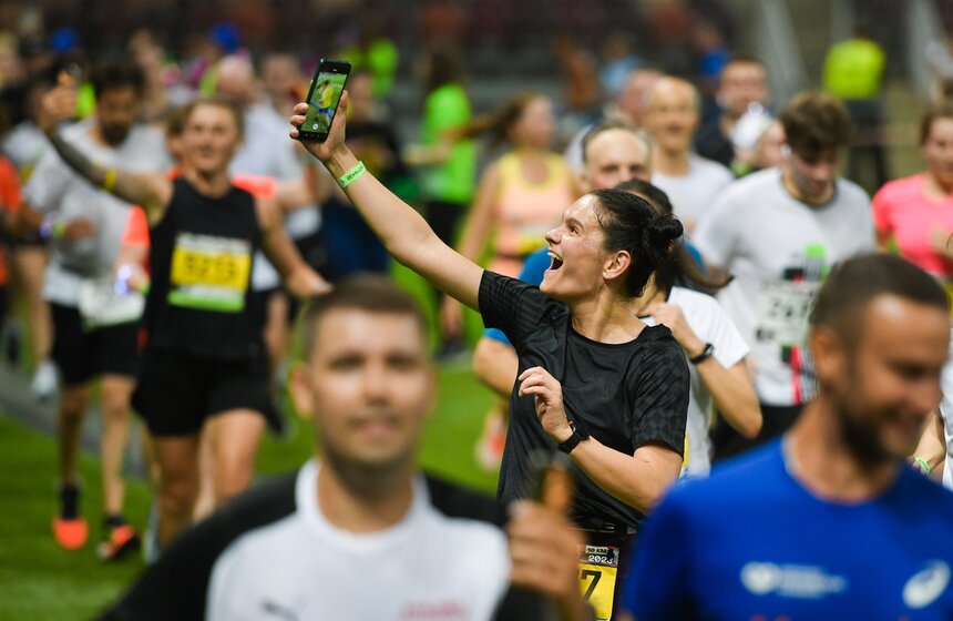 "Ночной забег" прошел в Москве 14 фото