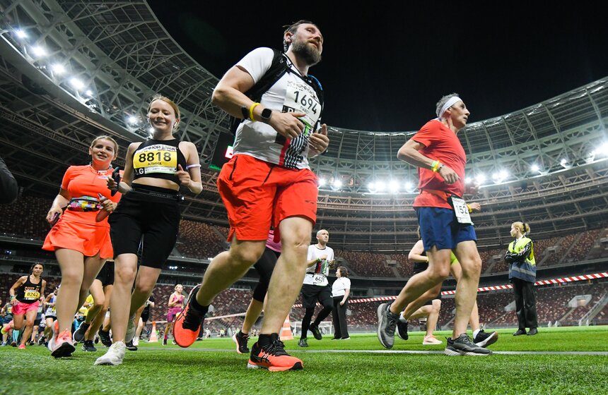 "Ночной забег" прошел в Москве 9 фото