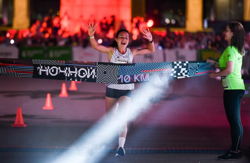 "Ночной забег" прошел в Москве 21 фото