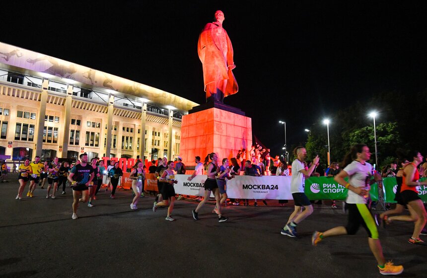 "Ночной забег" прошел в Москве 10 фото