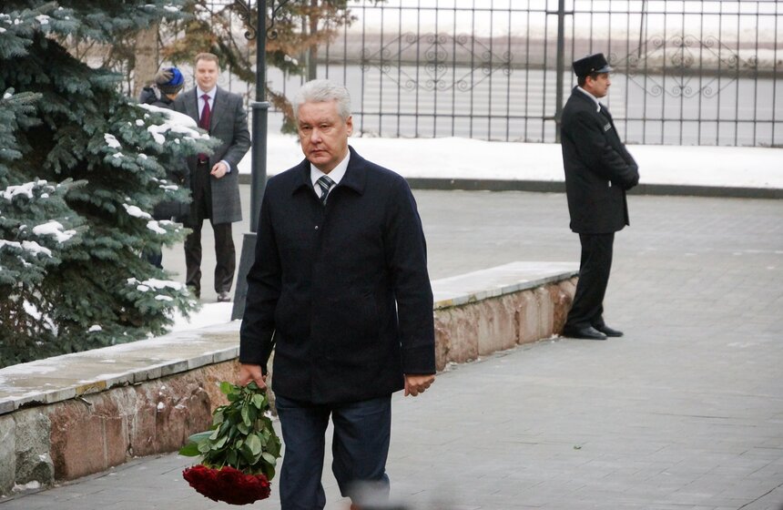 В Москве прошло прощание с убитым учителем школы №263 9 фото