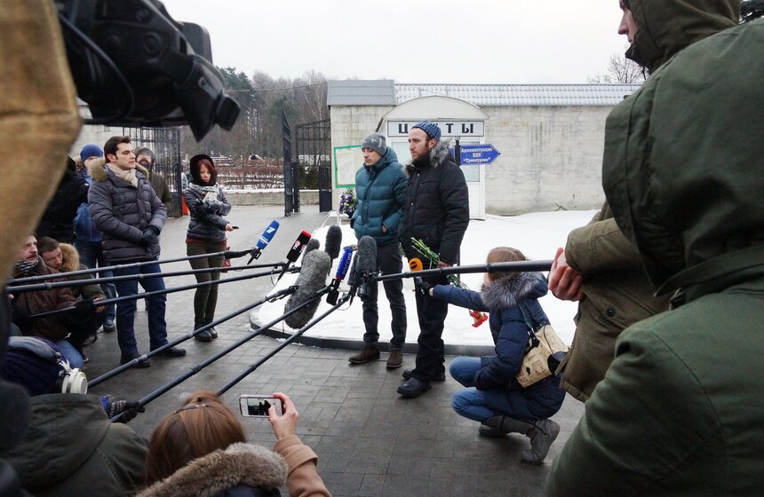 В Москве прошло прощание с убитым учителем школы №263 6 фото