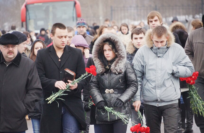 В Москве прошло прощание с убитым учителем школы №263 5 фото