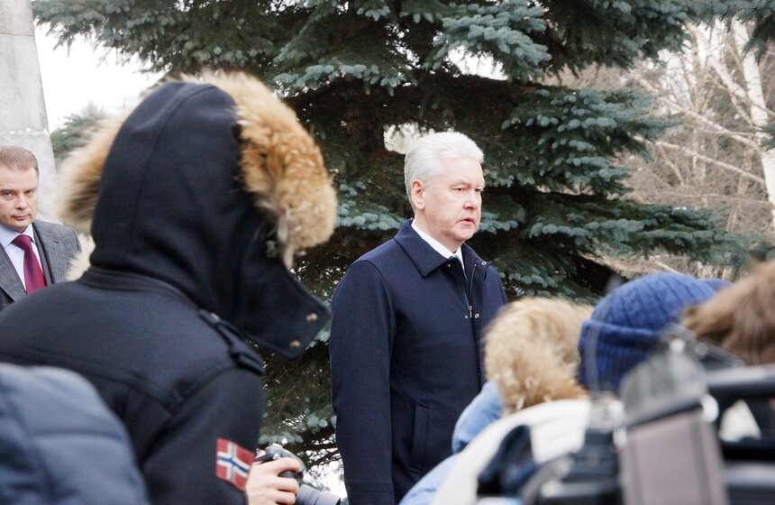 В Москве прошло прощание с убитым учителем школы №263 12 фото