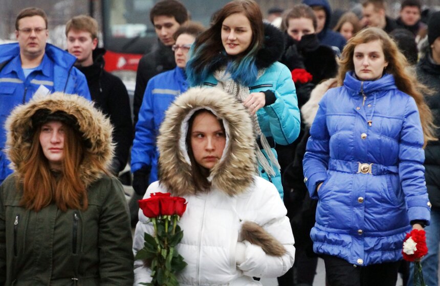 В Москве прошло прощание с убитым учителем школы №263 13 фото