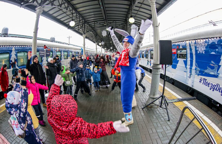 В Москве встретили Деда Мороза из Великого Устюга 3 фото