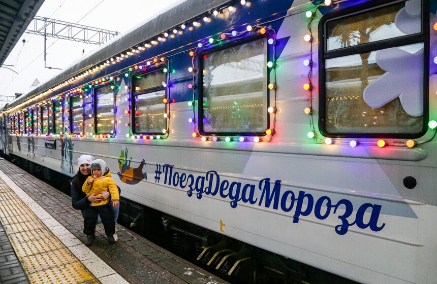 В Москве встретили Деда Мороза из Великого Устюга 16 фото