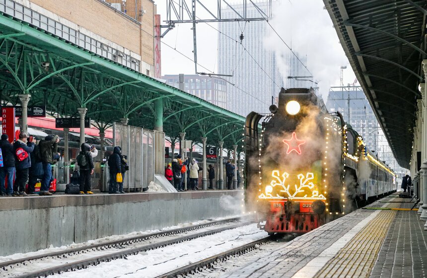 В Москве встретили Деда Мороза из Великого Устюга 18 фото