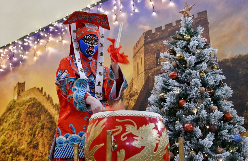 На ВДНХ состоялось китайское шествие в честь Дня зимнего солнцестояния 12 фото