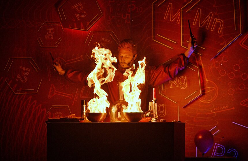 На ВДНХ состоялся пресс-показ новогоднего шоу "Элементарная Елка" 17 фото