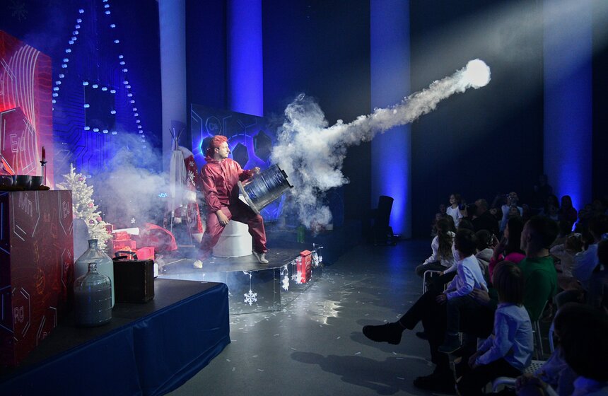 На ВДНХ состоялся пресс-показ новогоднего шоу "Элементарная Елка" 20 фото