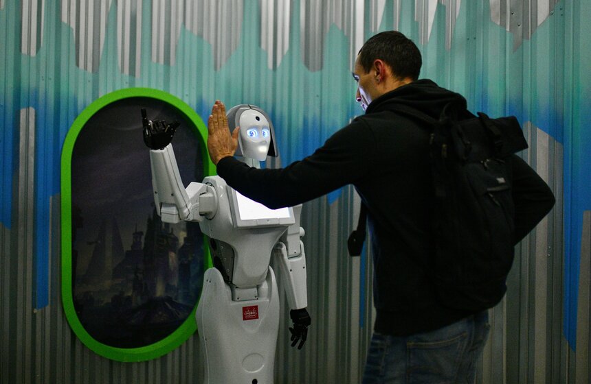 На ВДНХ состоялся пресс-показ новогоднего шоу "Элементарная Елка" 4 фото