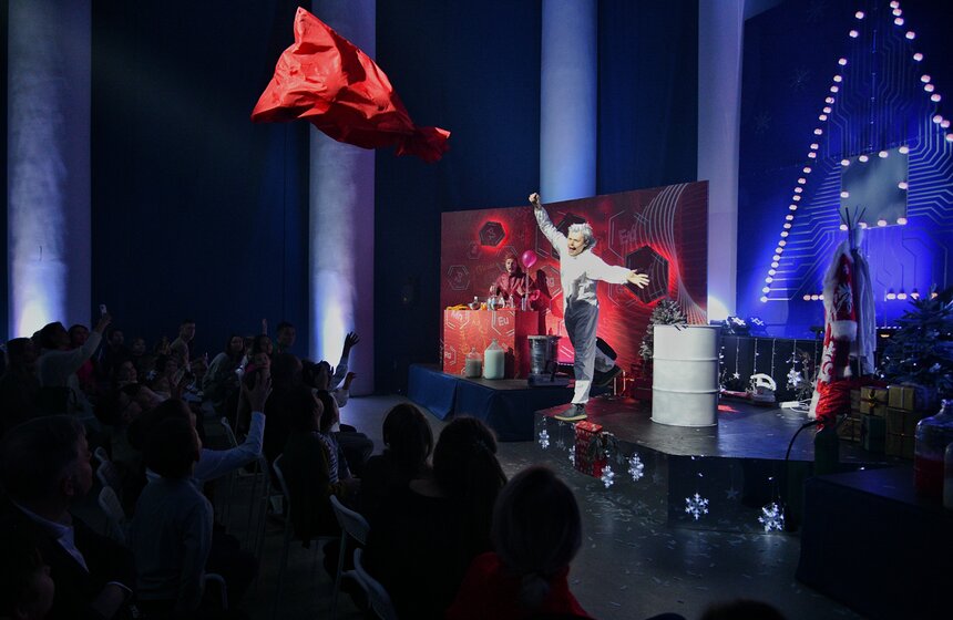 На ВДНХ состоялся пресс-показ новогоднего шоу "Элементарная Елка" 11 фото