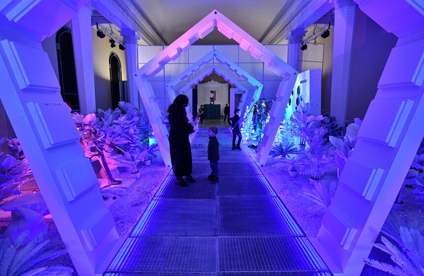 На ВДНХ состоялся пресс-показ новогоднего шоу "Элементарная Елка" 1 фото