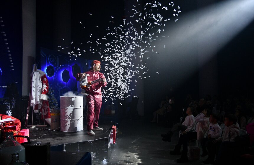 На ВДНХ состоялся пресс-показ новогоднего шоу "Элементарная Елка" 22 фото