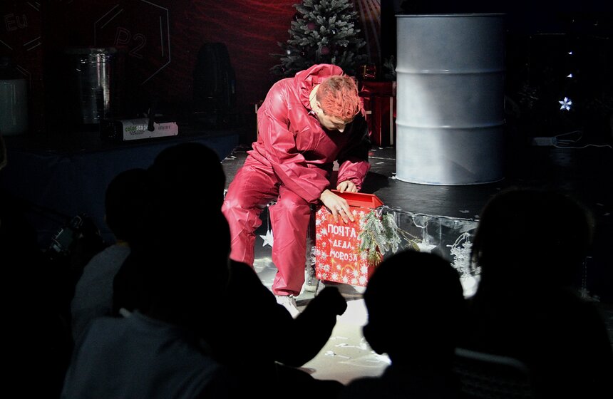 На ВДНХ состоялся пресс-показ новогоднего шоу "Элементарная Елка" 12 фото