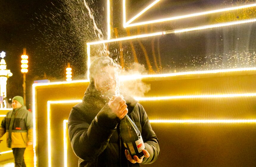 Москвичи встретили Новый год на ВДНХ 19 фото