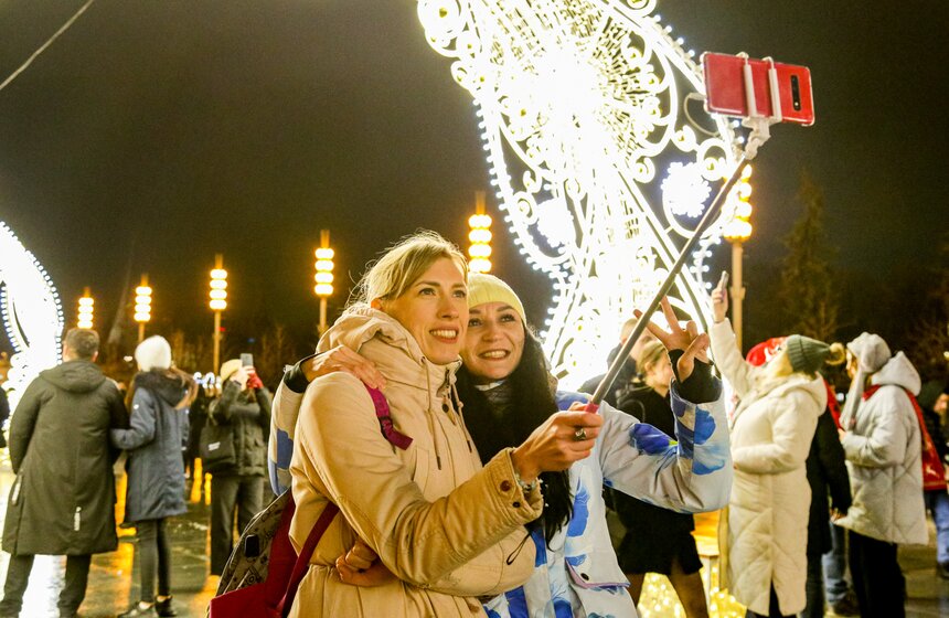 Москвичи встретили Новый год на ВДНХ 6 фото