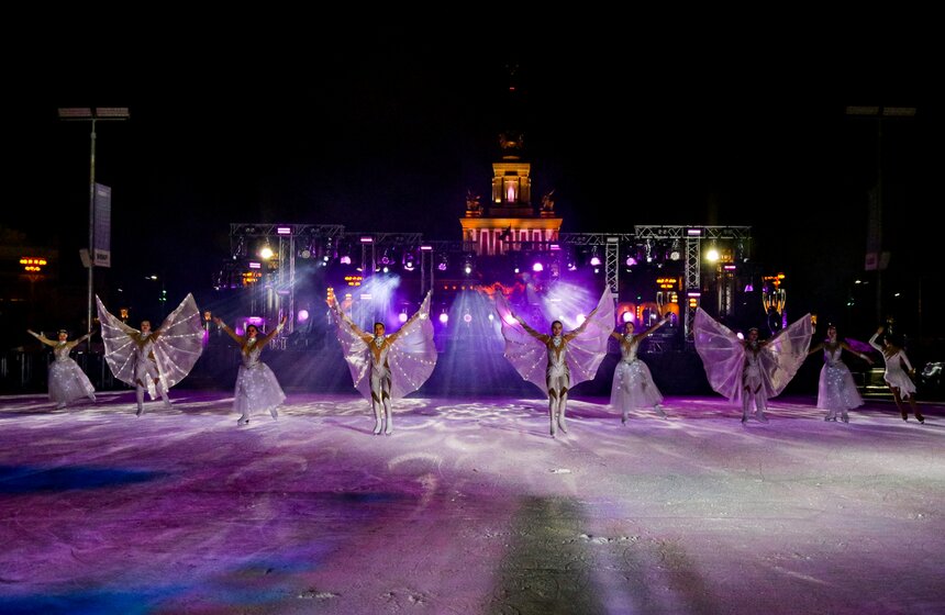 Москвичи встретили Новый год на ВДНХ 28 фото