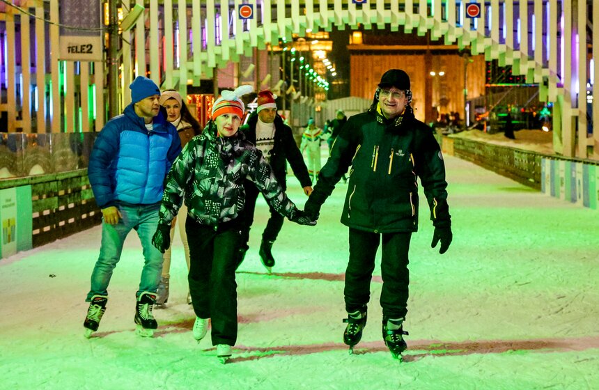 Москвичи встретили Новый год на ВДНХ 30 фото