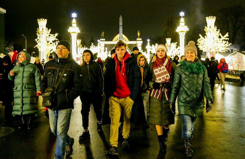 Москвичи встретили Новый год на ВДНХ 25 фото