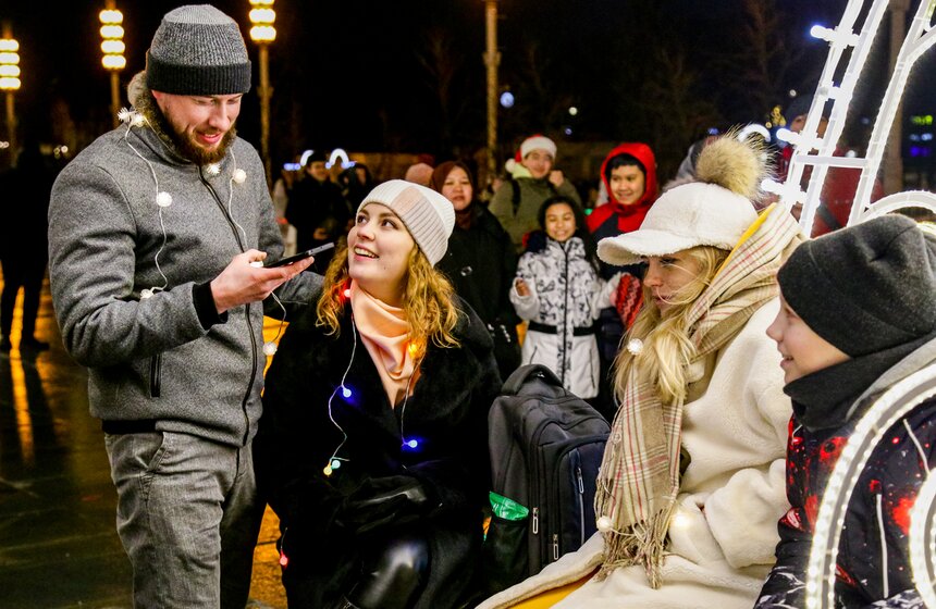 Москвичи встретили Новый год на ВДНХ 9 фото