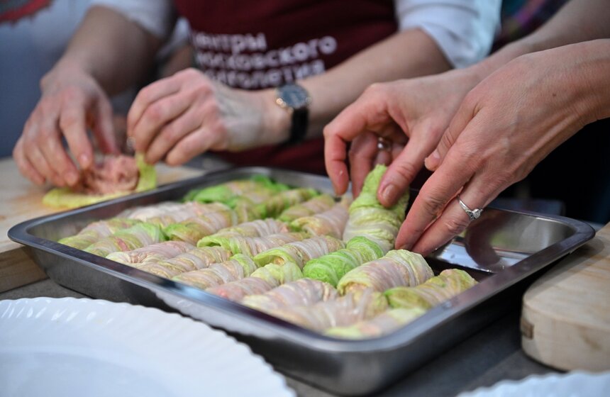 Шеф-повар Константин Ивлев провел мастер-класс в центре московского долголетия 15 фото