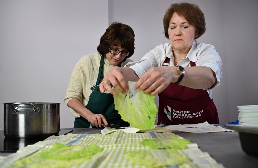 Шеф-повар Константин Ивлев провел мастер-класс в центре московского долголетия 11 фото