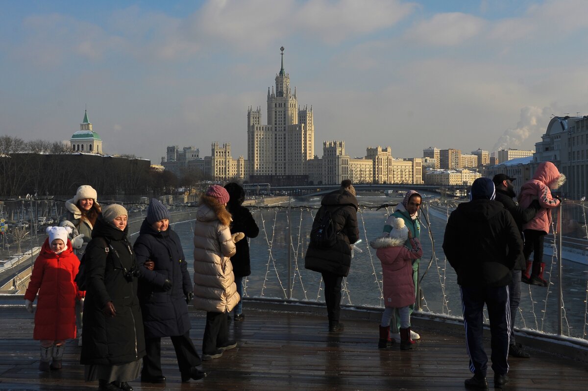 Ветер в москве сегодня когда закончится. Солнце Москвы. 23 Февраля Москва. Москва солнце Москвы. Погода в Москве фото.