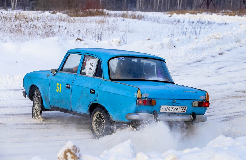 Автогонки на "Москвичах" состоялись на кроссовой трассе "Бородино" 11 фото