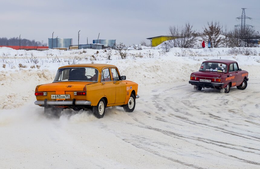 Автогонки на "Москвичах" состоялись на кроссовой трассе "Бородино" 13 фото