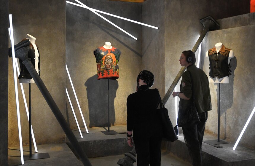 В Москве открылась выставка "Панк-культура. Король и Шут" 24 фото