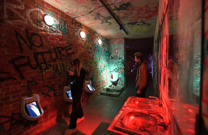 В Москве открылась выставка "Панк-культура. Король и Шут" 6 фото